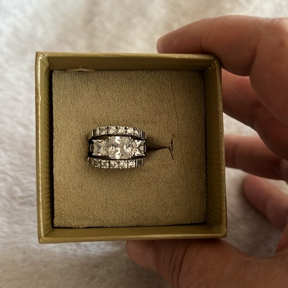 Elegant Sterling Silver-Engagement & Wedding Ring Set – Princess Cut & Round CZ - Picture 5 of 5